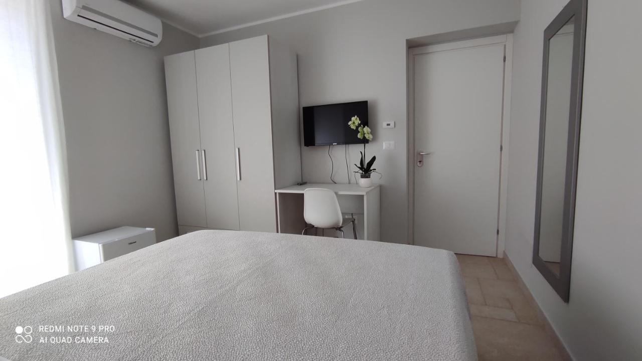 Contrada Specchia Rooms Каровіньйо Екстер'єр фото